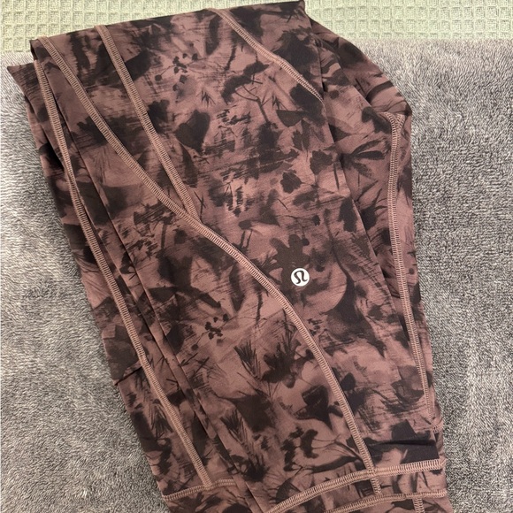 Lululemon leggings - Picture 1 of 2